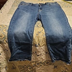 Judy Blue Distressed Medium Blue Ankle Crop Jeans